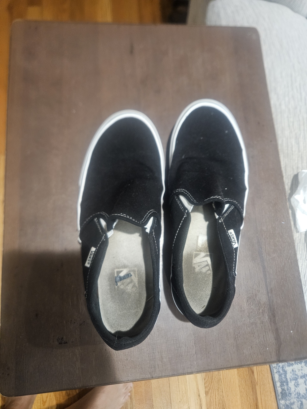 Vans Womens Classic Slip-On Sneakers in Black. Very Good Condition!